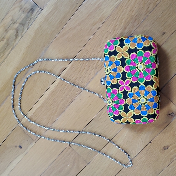 Embroidered Purse - Picture 2 of 5